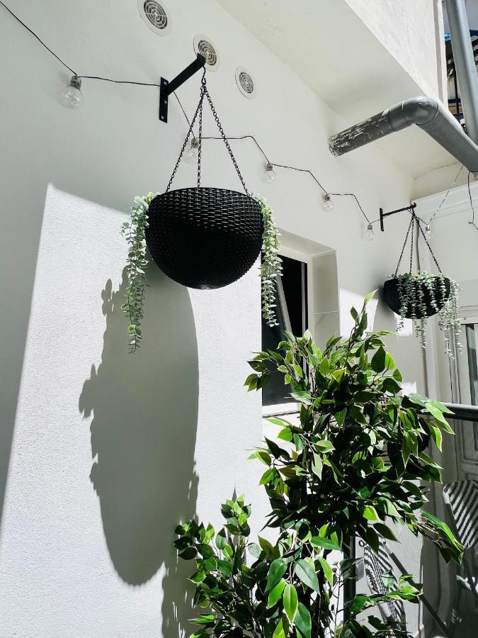 Cool Lofts Alameda Valencia Hotel ภายนอก รูปภาพ